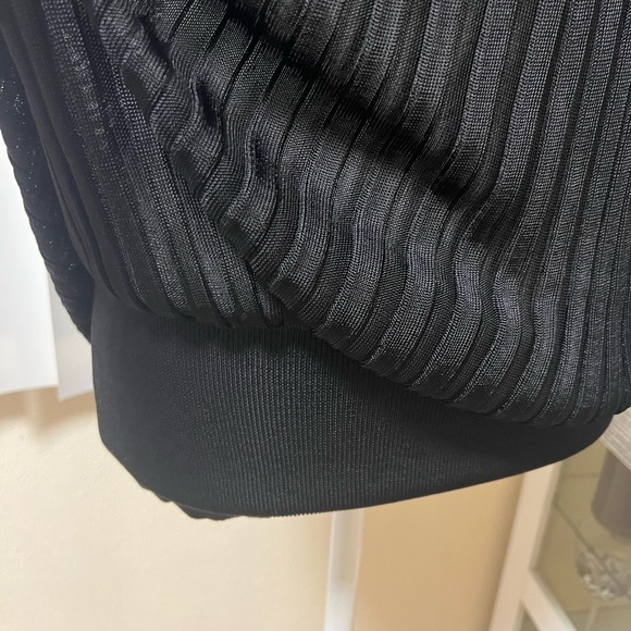 WHITE HOUSE BLACK MARKET TOP SIZE M. - Picture 6 of 12